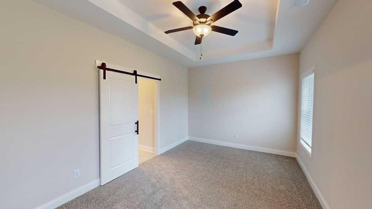 892 Mcintyre St - Photo 4 of 13