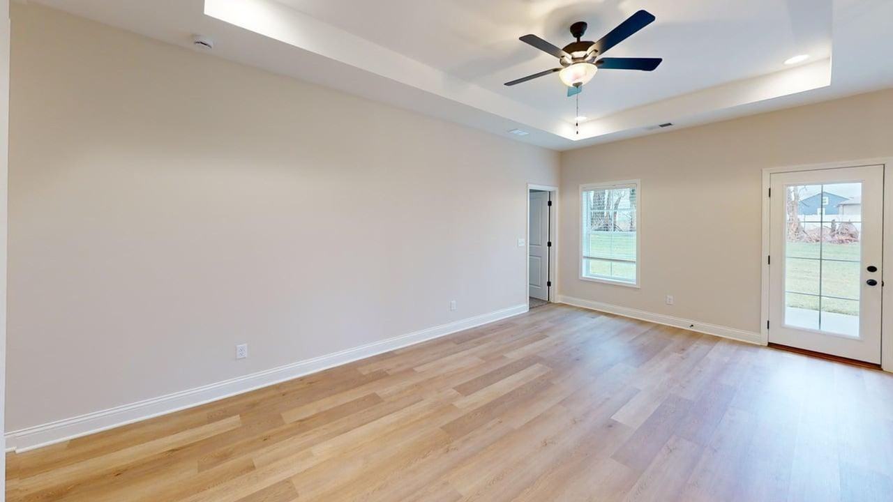 892 Mcintyre St - Photo 7 of 13