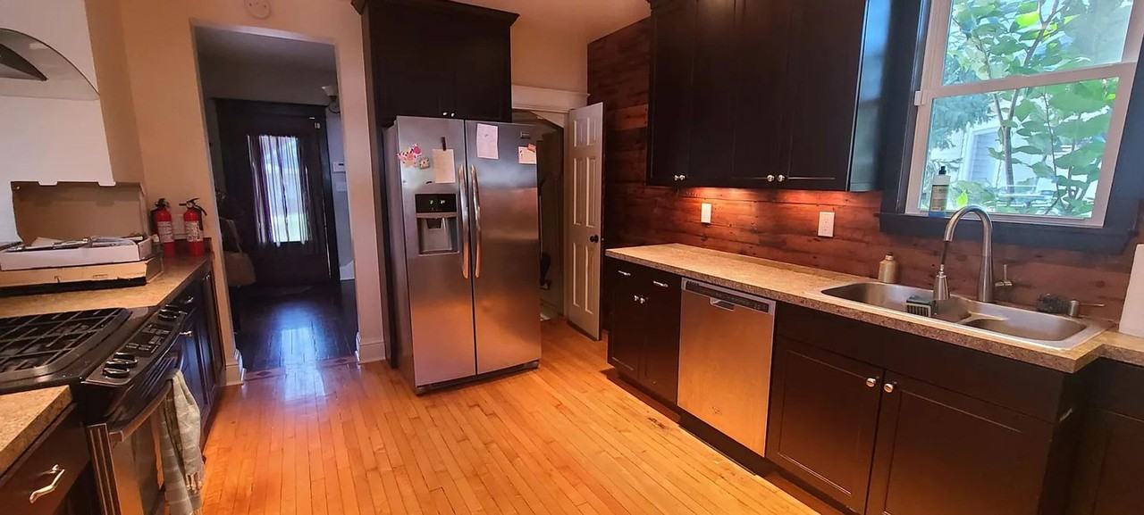 4324 Seward St - Photo 2 of 10