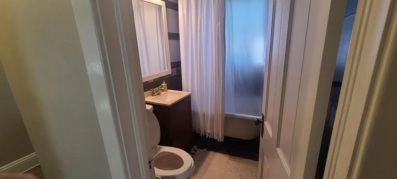 4324 Seward St - Photo 4 of 10