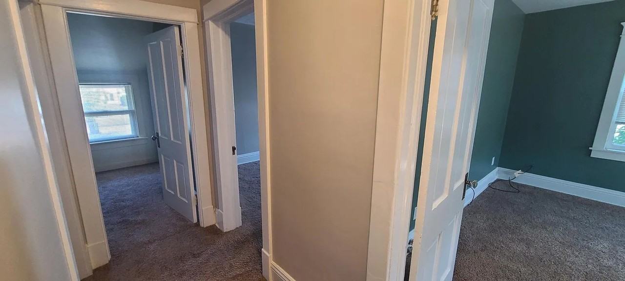 4324 Seward St - Photo 7 of 10