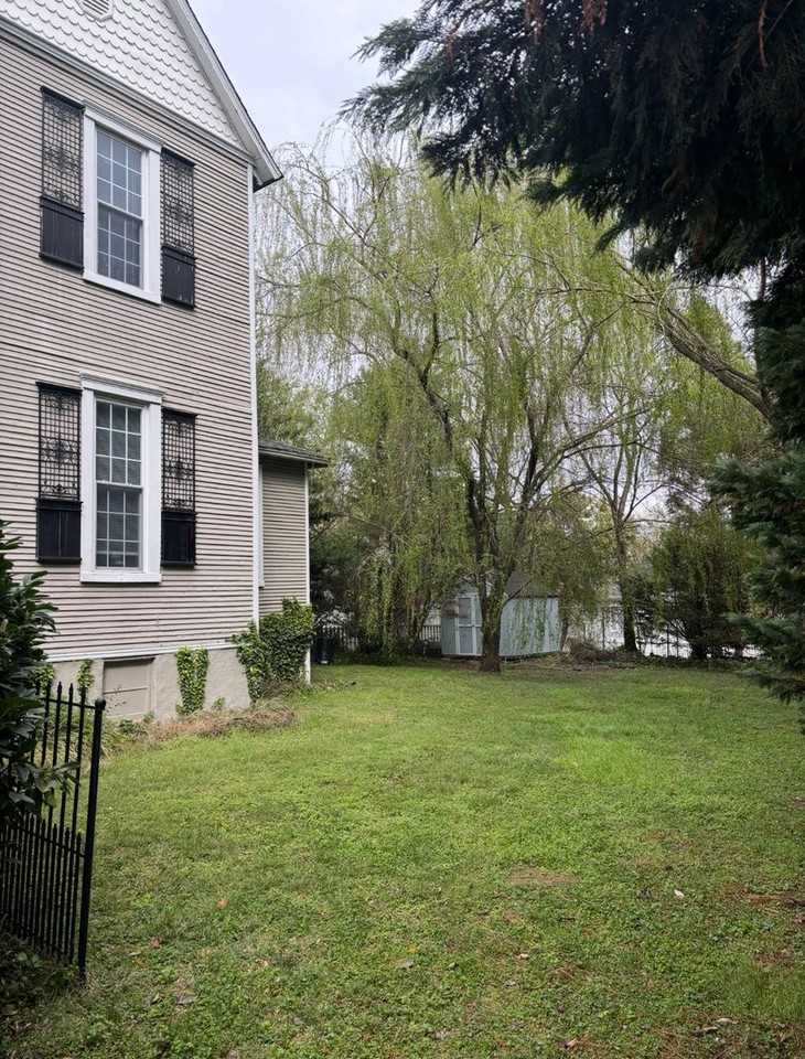 208 Island Ave - Photo 6 of 8