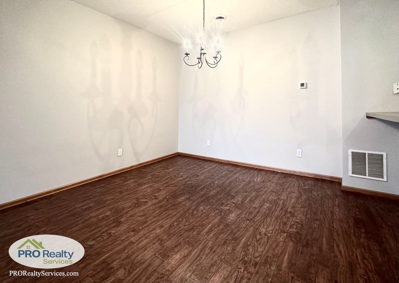 17127 Polk St Nw - Photo 2 of 19