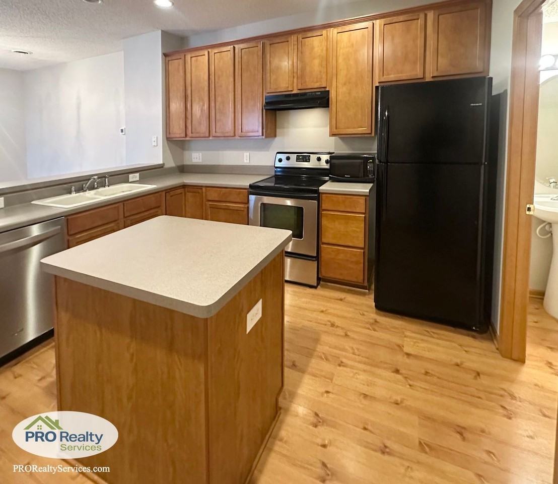 17127 Polk St Nw - Photo 3 of 19