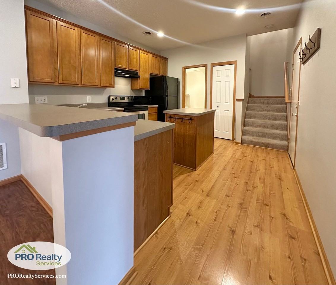 17127 Polk St Nw - Photo 4 of 19
