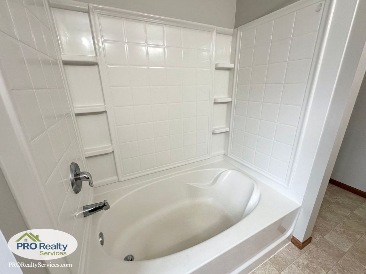 17127 Polk St Nw - Photo 7 of 19