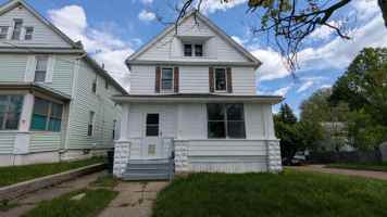 featured image of 163 Russell Ave