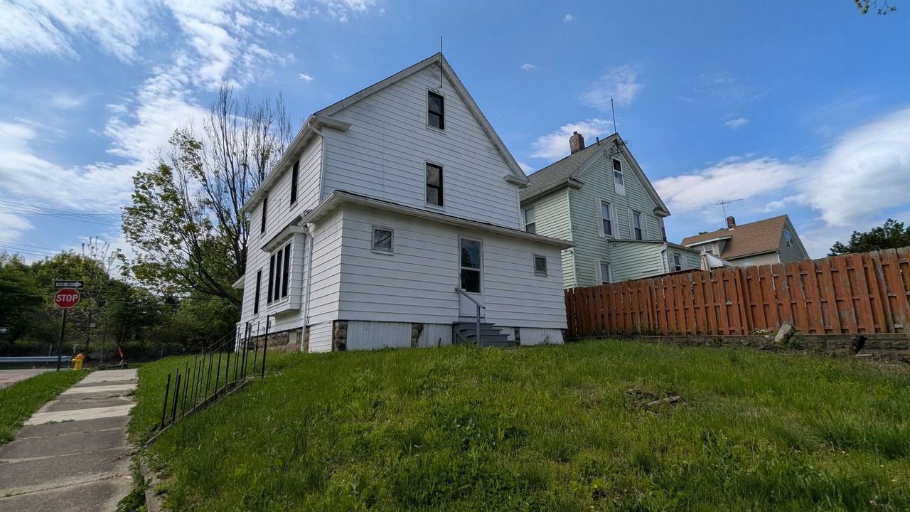 163 Russell Ave - Photo 3 of 50