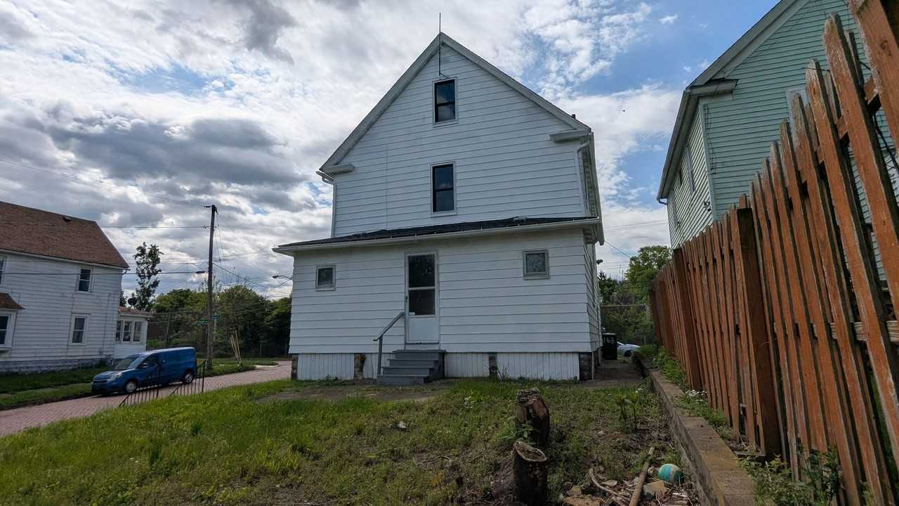 163 Russell Ave - Photo 4 of 50