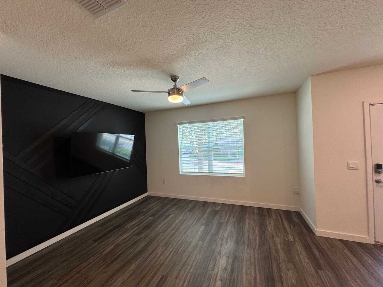 77 Myrtle St - Photo 5 of 26