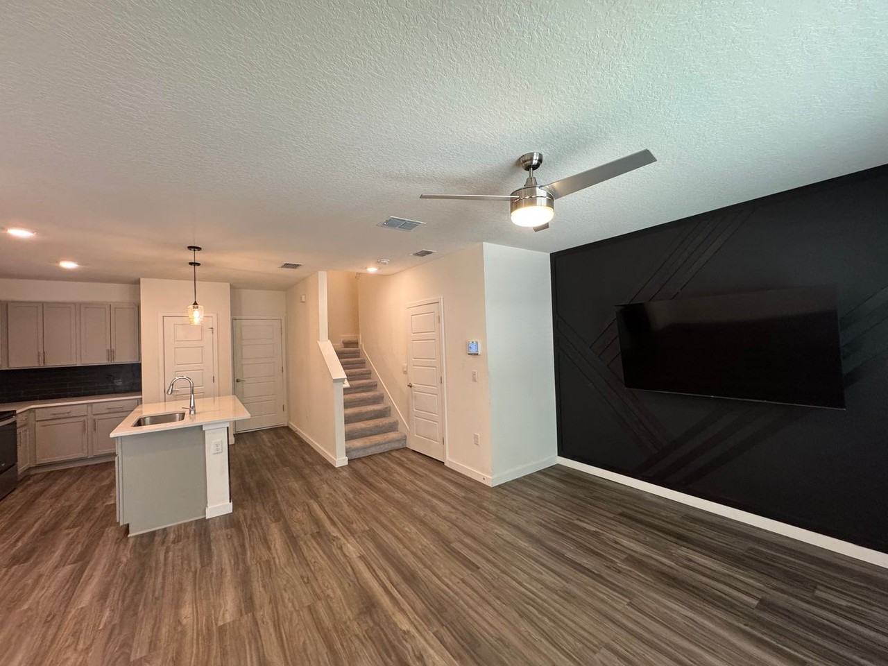 77 Myrtle St - Photo 6 of 26