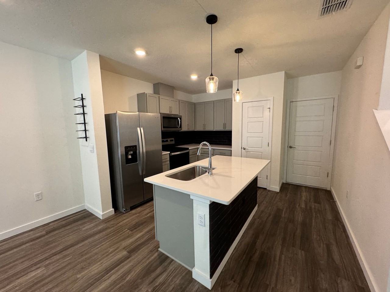 77 Myrtle St - Photo 2 of 26