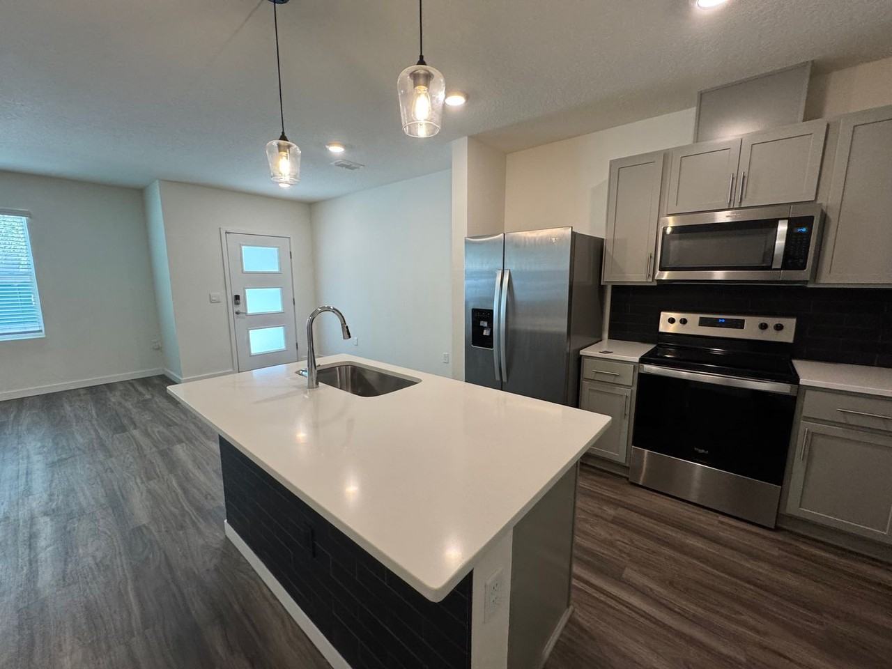 77 Myrtle St - Photo 3 of 26