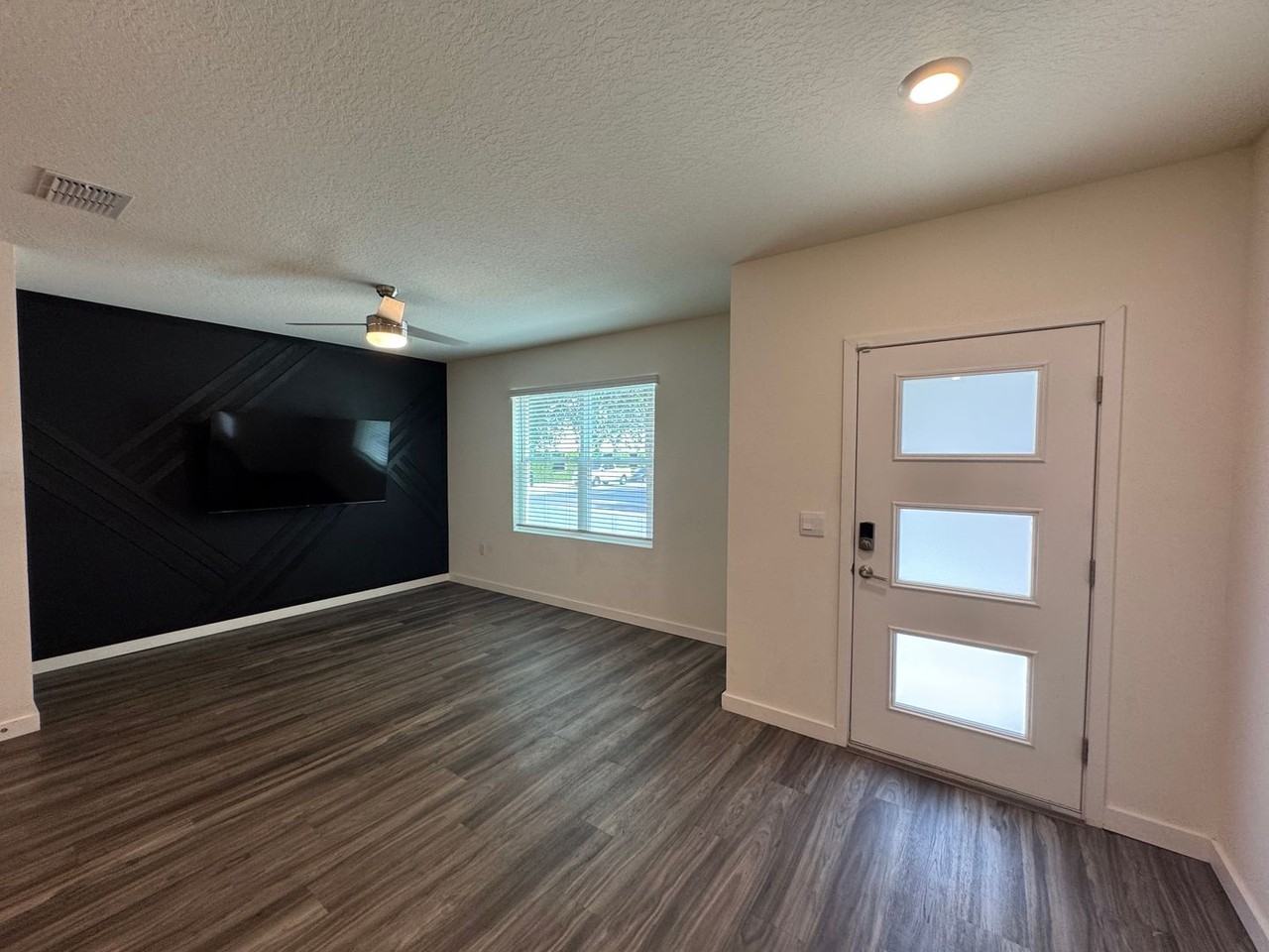 77 Myrtle St - Photo 4 of 26