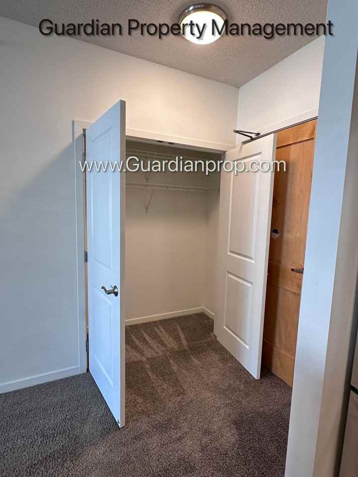 619 8th St Se #204 - Photo 3 of 20