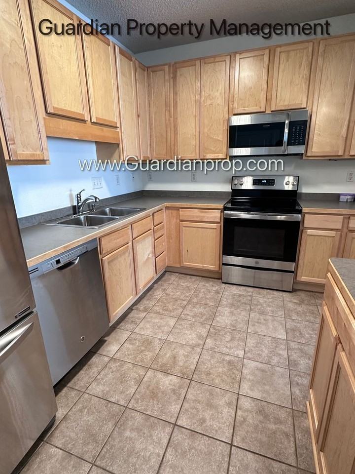 619 8th St Se #204 - Photo 6 of 20
