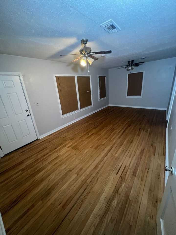 3718 Northbrook Dr - Photo 2 of 11