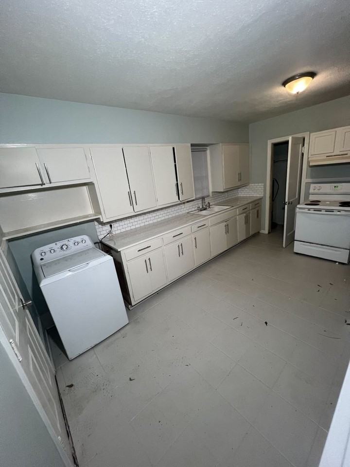 3718 Northbrook Dr - Photo 3 of 11