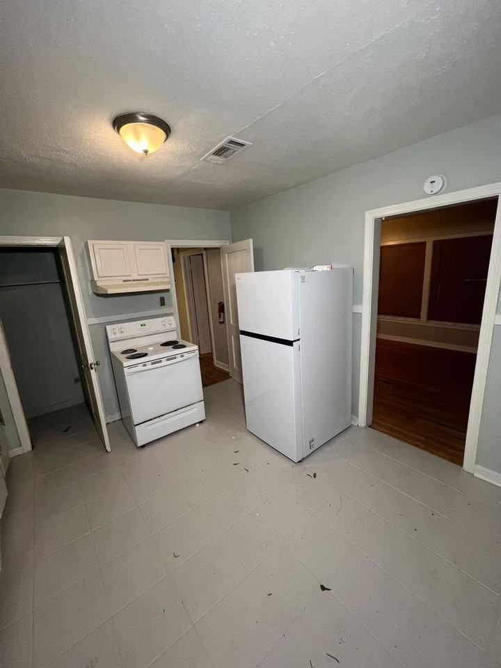 3718 Northbrook Dr - Photo 4 of 11
