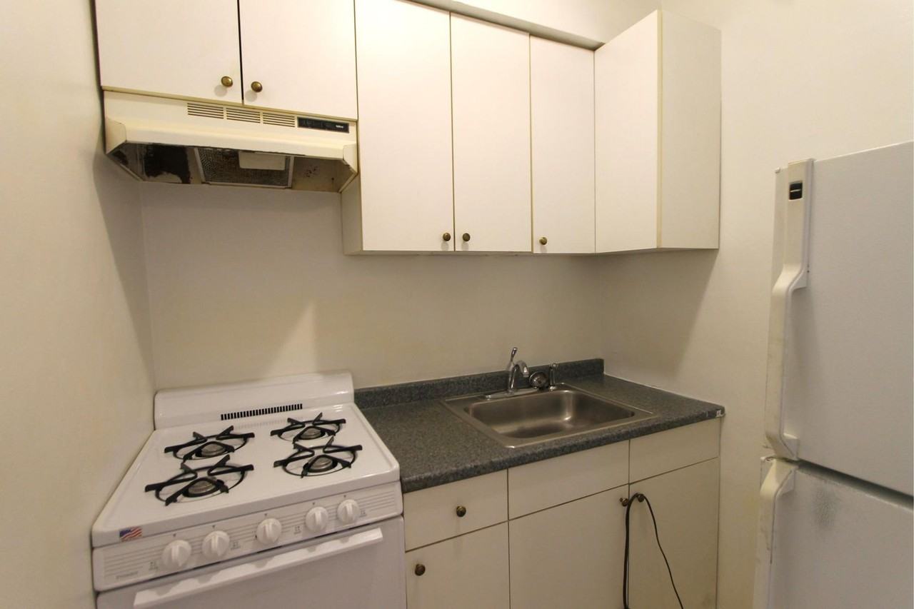 7174 Germantown Ave - Photo 6 of 43