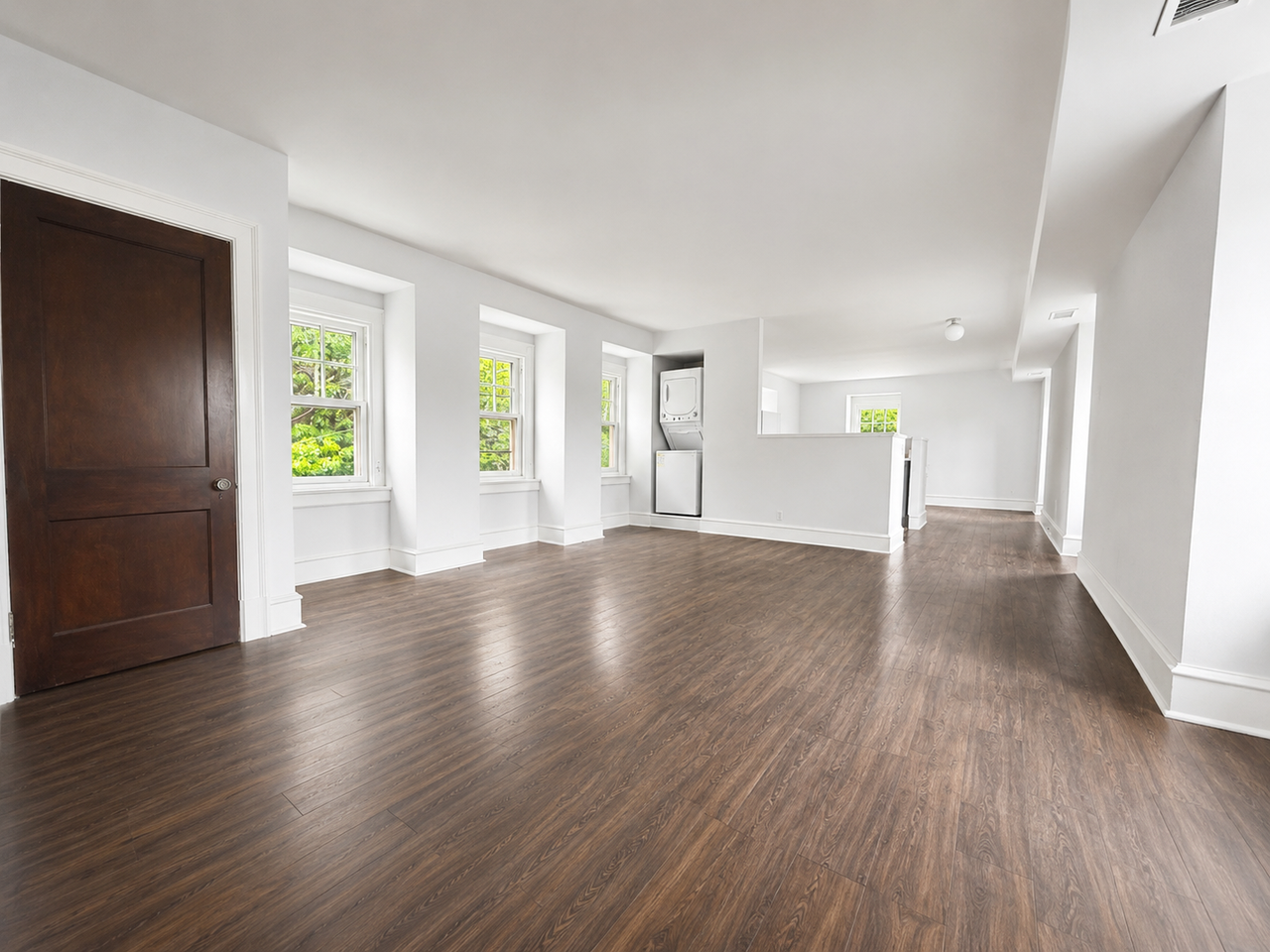 186 W Queen Ln - Photo 4 of 23