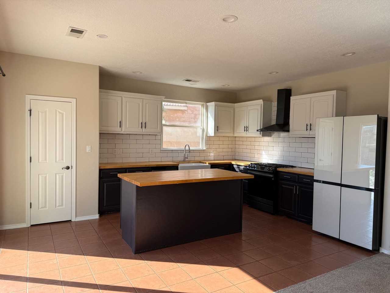 6202 Sierra Nevada Cir Nw - Photo 5 of 27