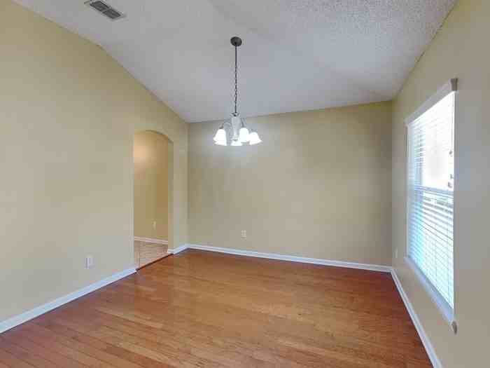 801 Mackenzie Cir - Photo 5 of 29