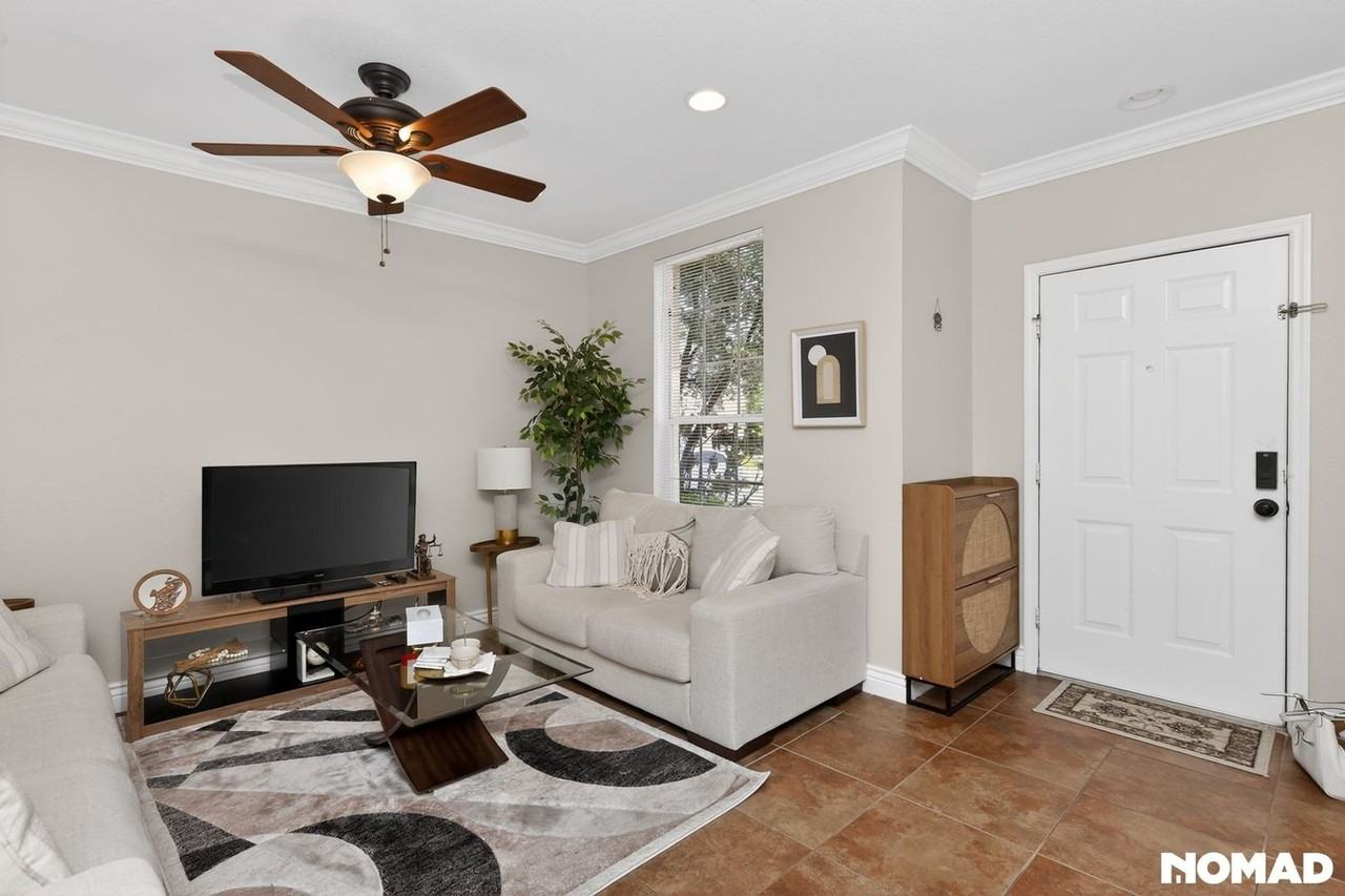 1417 Lyonshire Dr - Photo 3 of 25