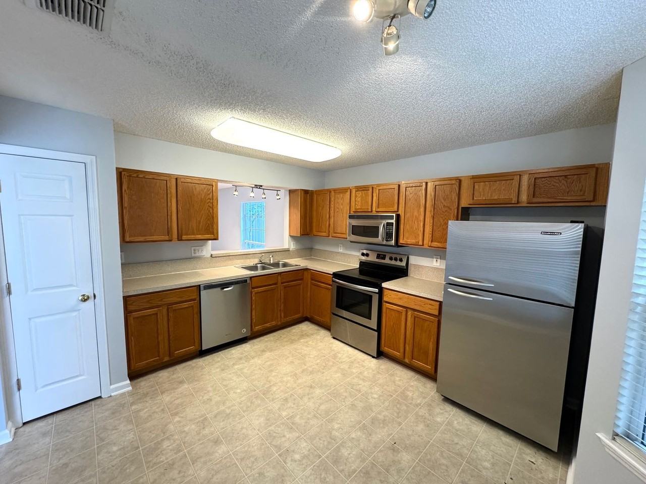 696 Hampton Downs Ct - Photo 2 of 20