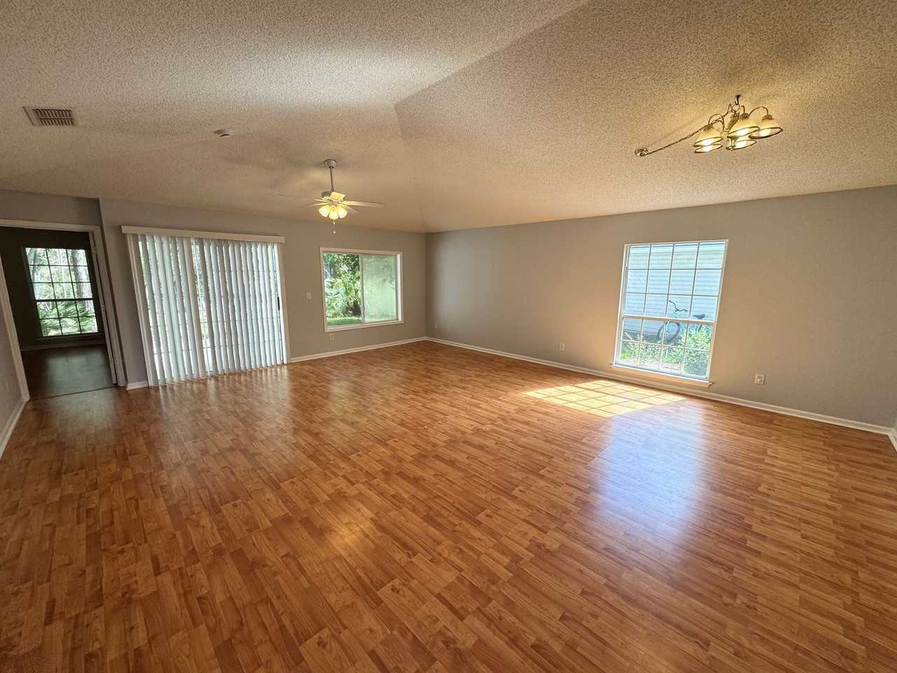 696 Hampton Downs Ct - Photo 3 of 20