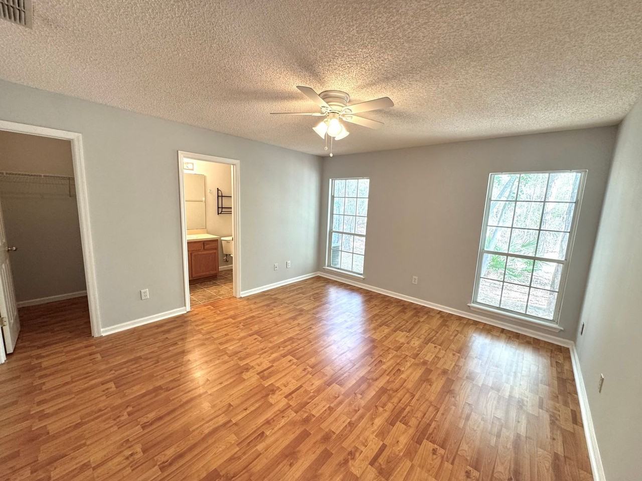 696 Hampton Downs Ct - Photo 4 of 20