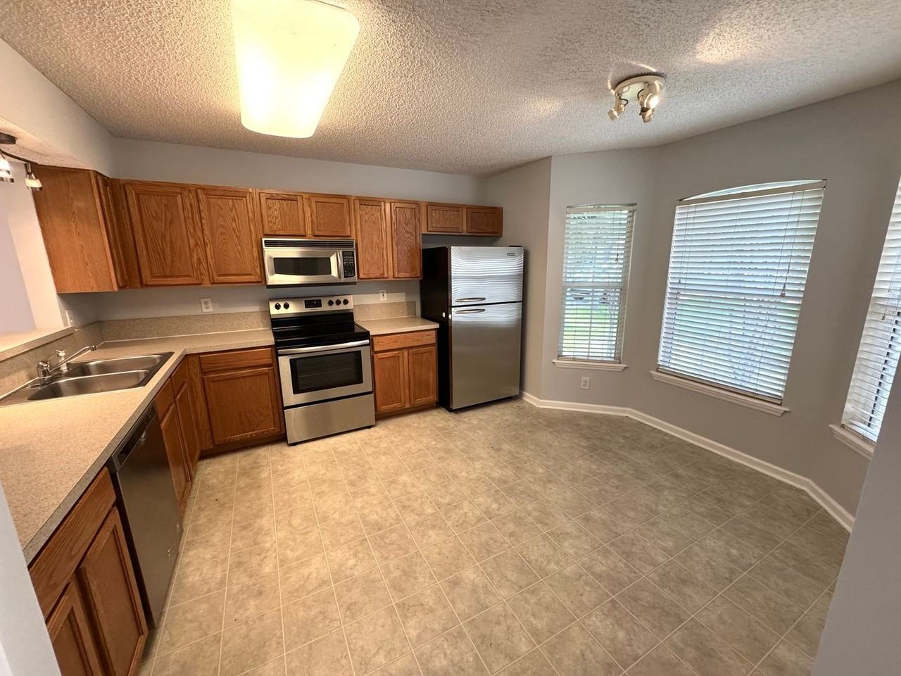 696 Hampton Downs Ct - Photo 6 of 20