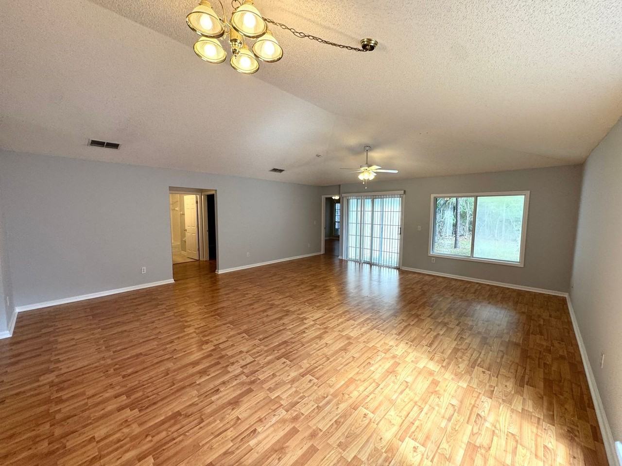 696 Hampton Downs Ct - Photo 7 of 20