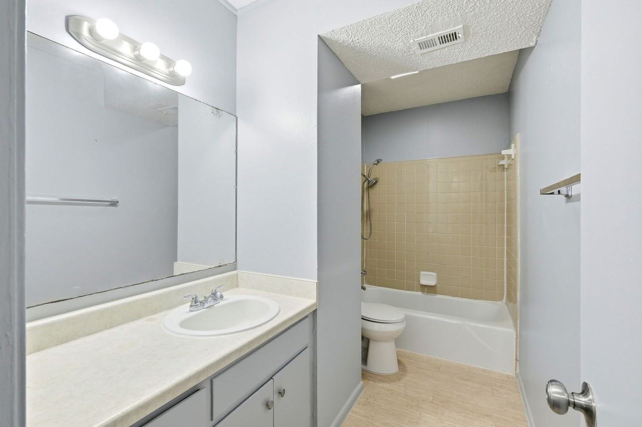 2319 Greenfield Pkwy - Photo 7 of 20
