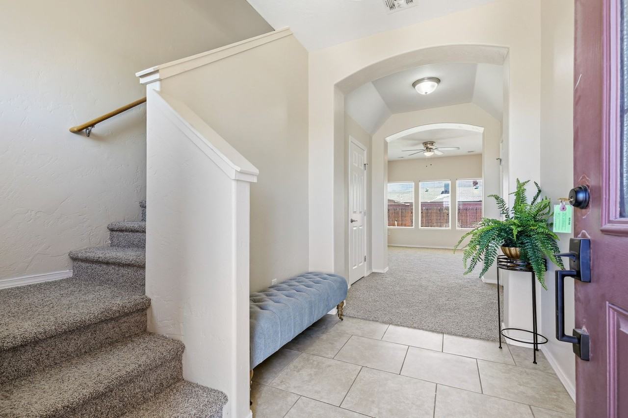 894 Valencia - Photo 3 of 29