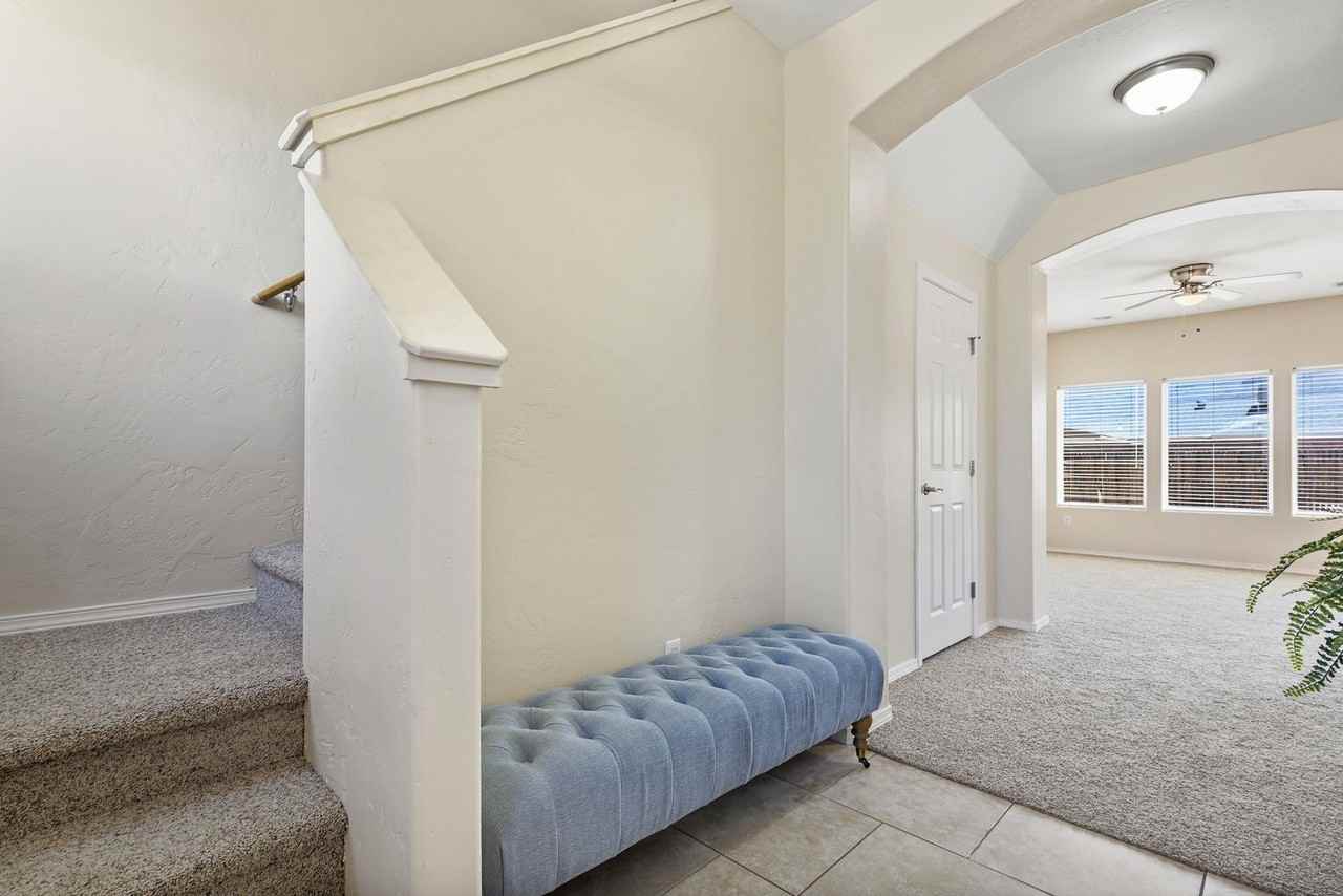 894 Valencia - Photo 4 of 29