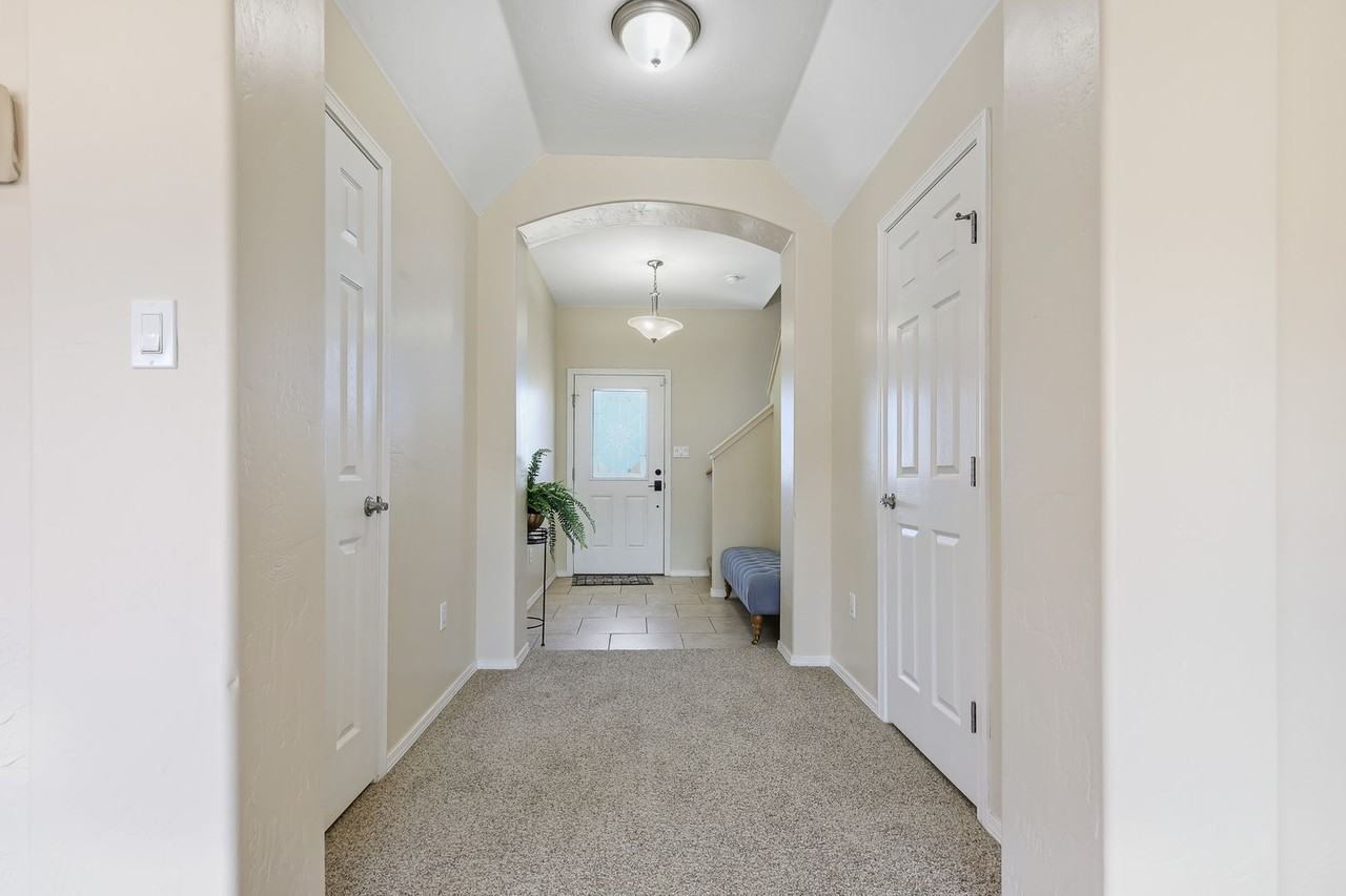 894 Valencia - Photo 5 of 29