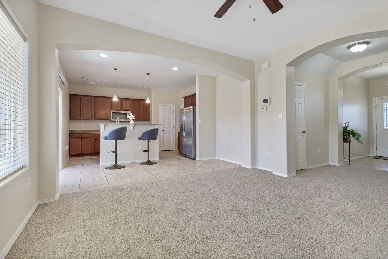 894 Valencia - Photo 7 of 29