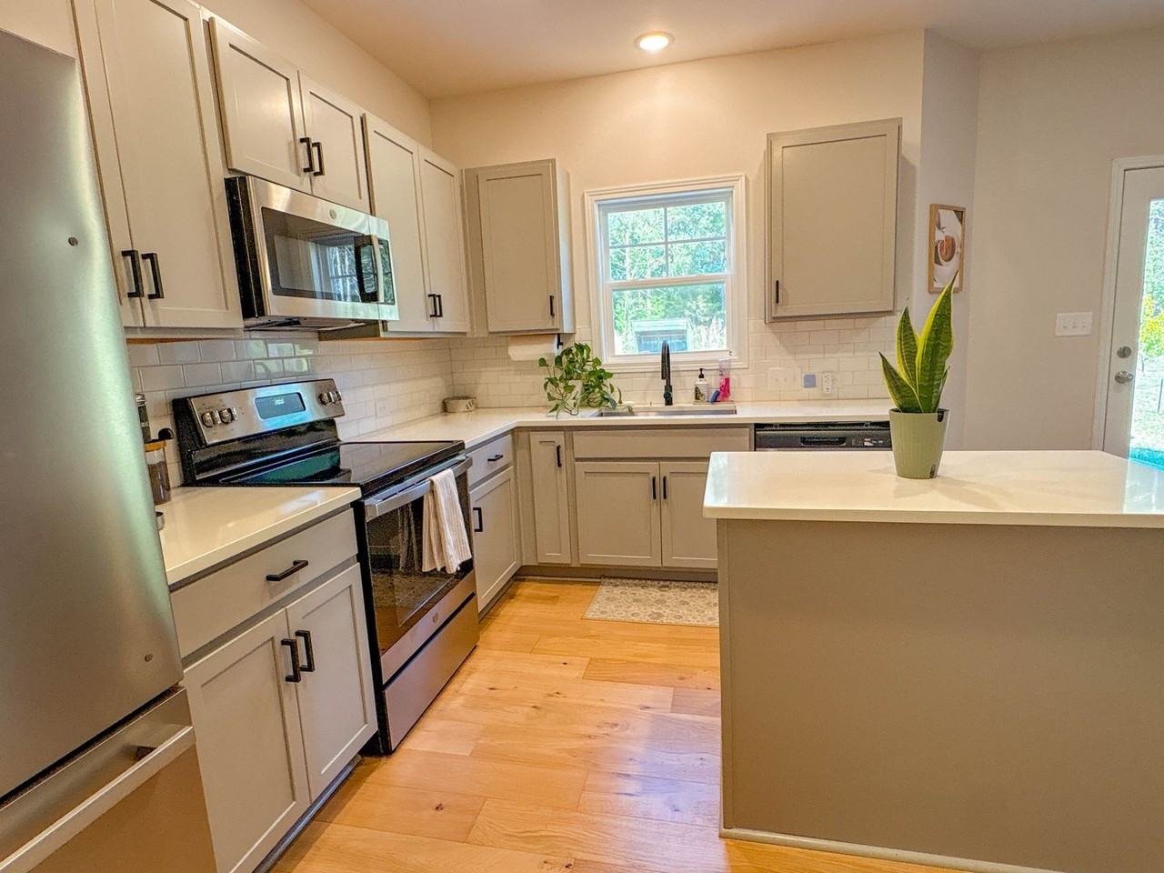 128 Magnolia St - Photo 5 of 22