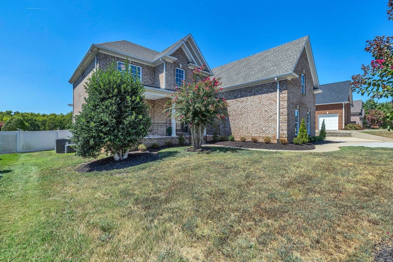 953 Warrior Dr - Photo 4 of 50