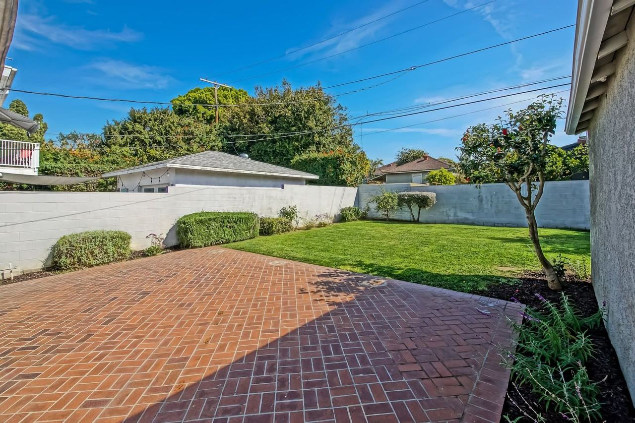 8344 Gonzaga Ave - Photo 4 of 35