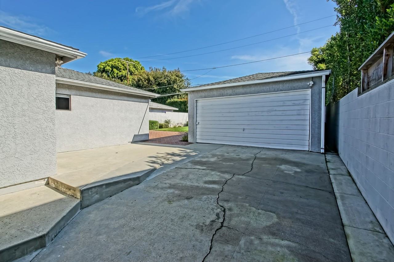 8344 Gonzaga Ave - Photo 6 of 35