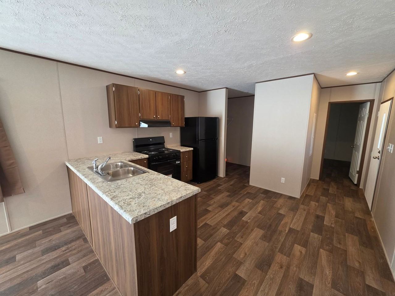 5726 S Loop Ln - Photo 3 of 15
