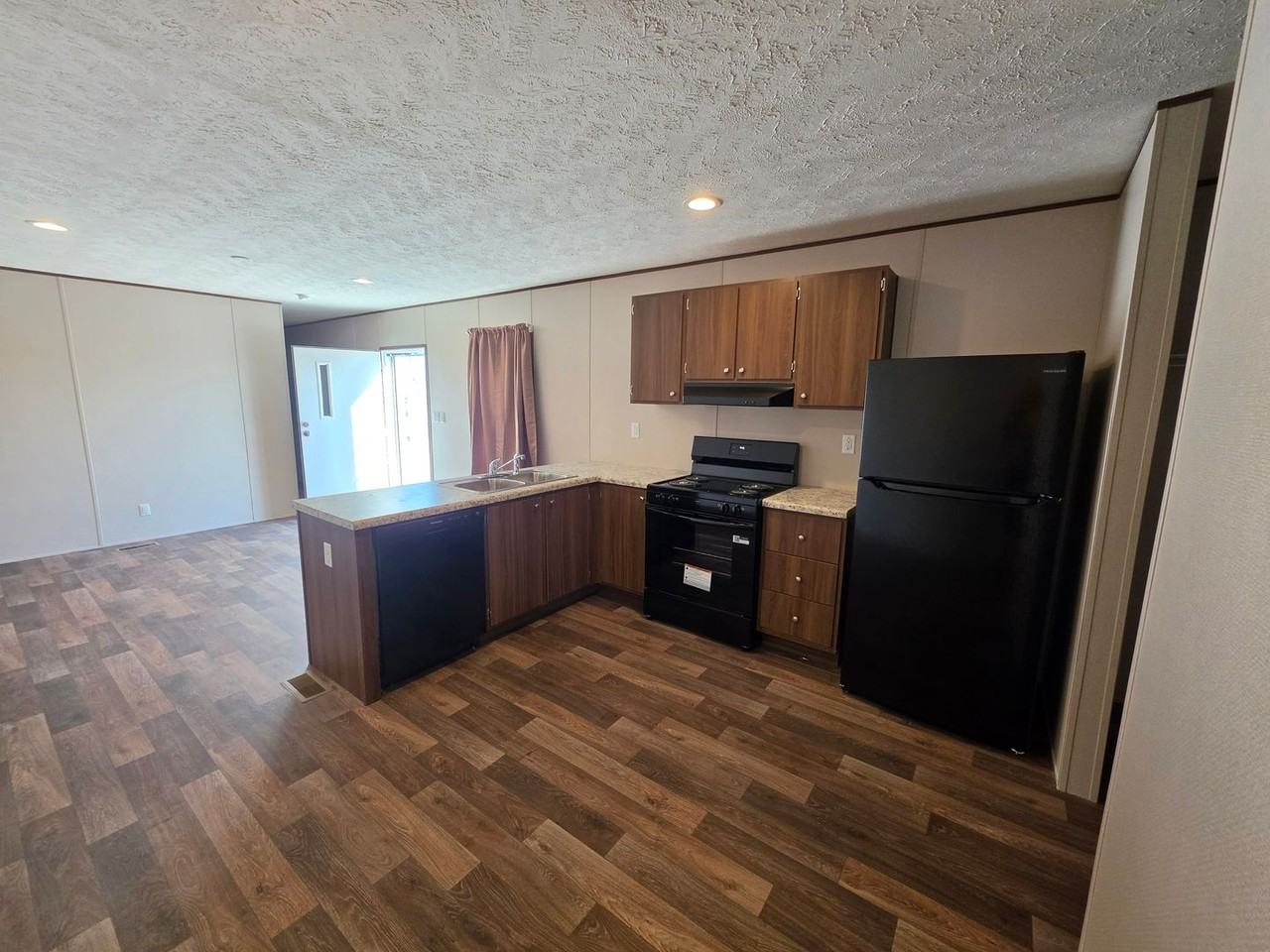 5726 S Loop Ln - Photo 4 of 15