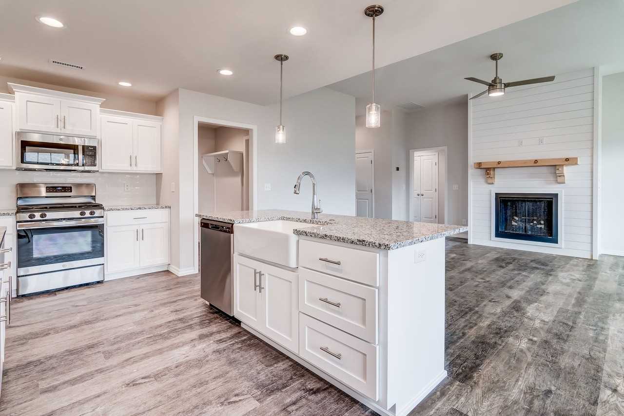 656 W Brook Hollow Rd - Photo 6 of 44