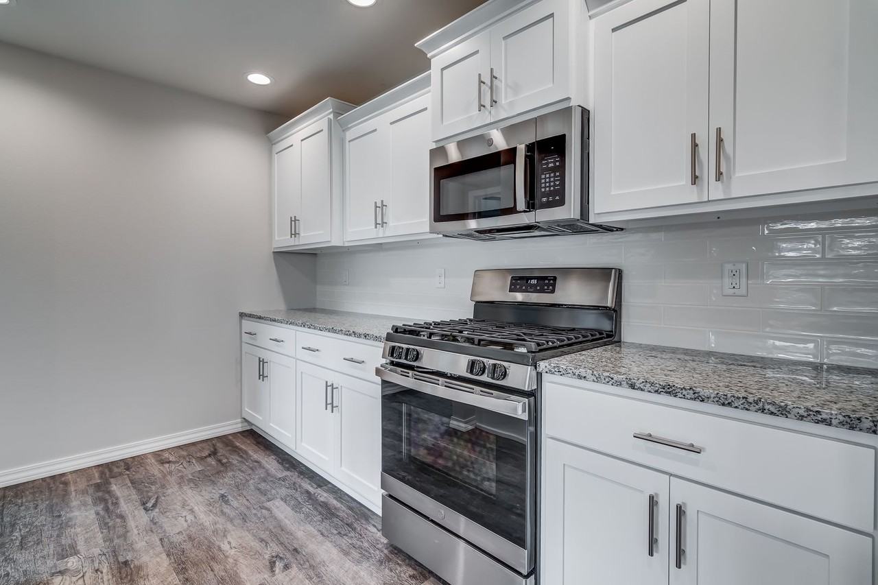 922 S Pindall Ln - Photo 2 of 41