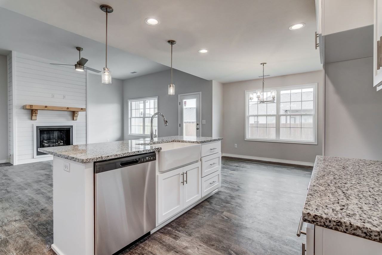 922 S Pindall Ln - Photo 3 of 41