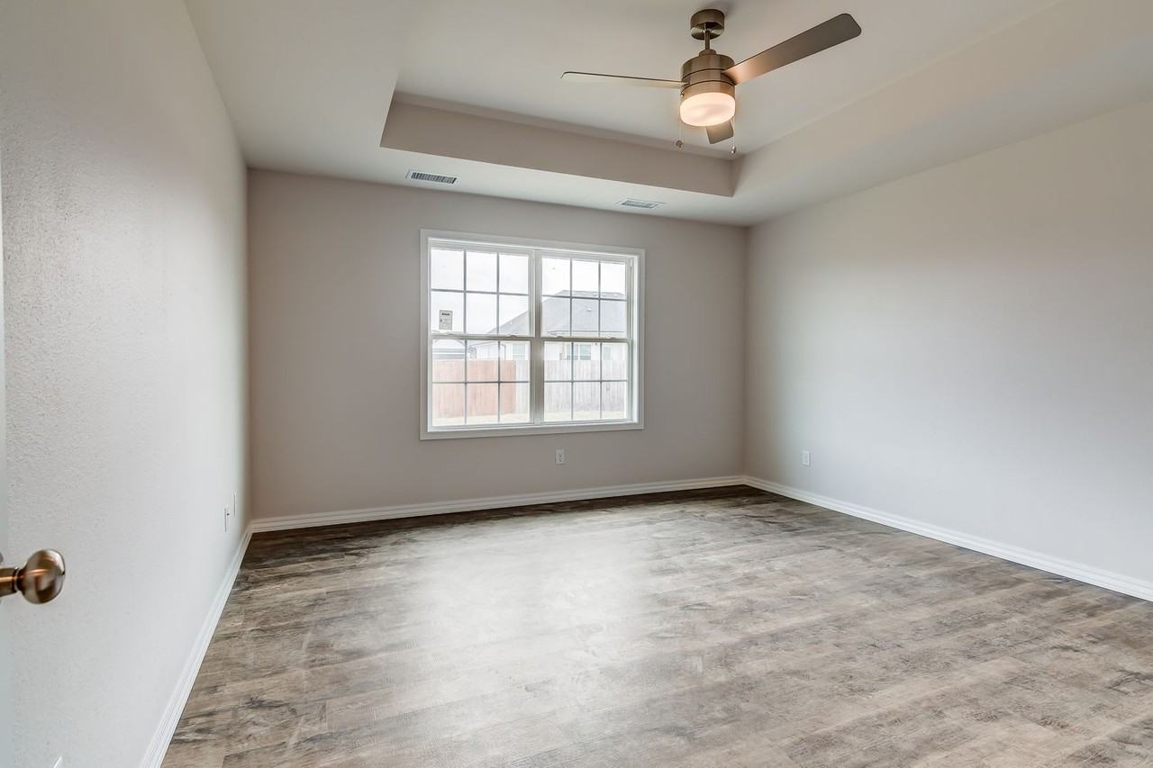 922 S Pindall Ln - Photo 5 of 41