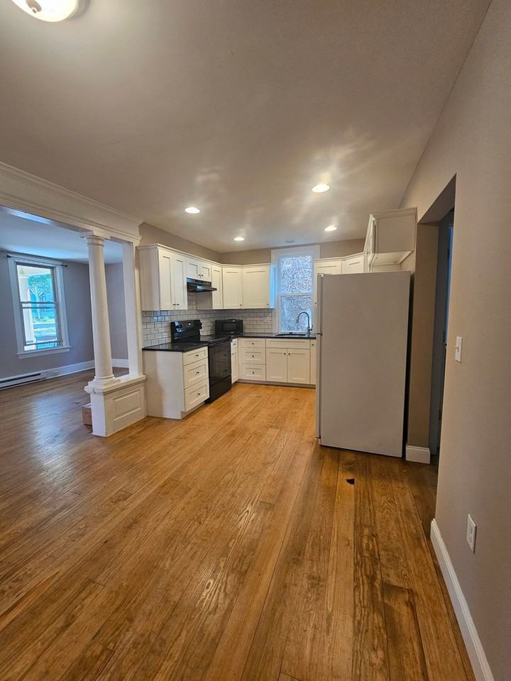 320 W Main St - Photo 3 of 10