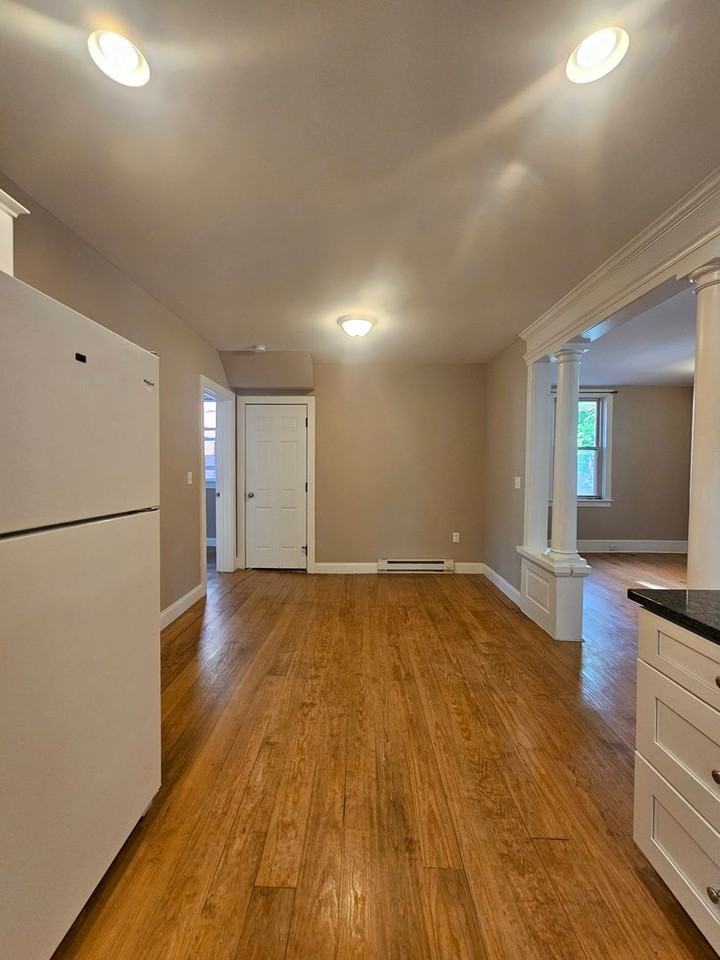 320 W Main St - Photo 5 of 10